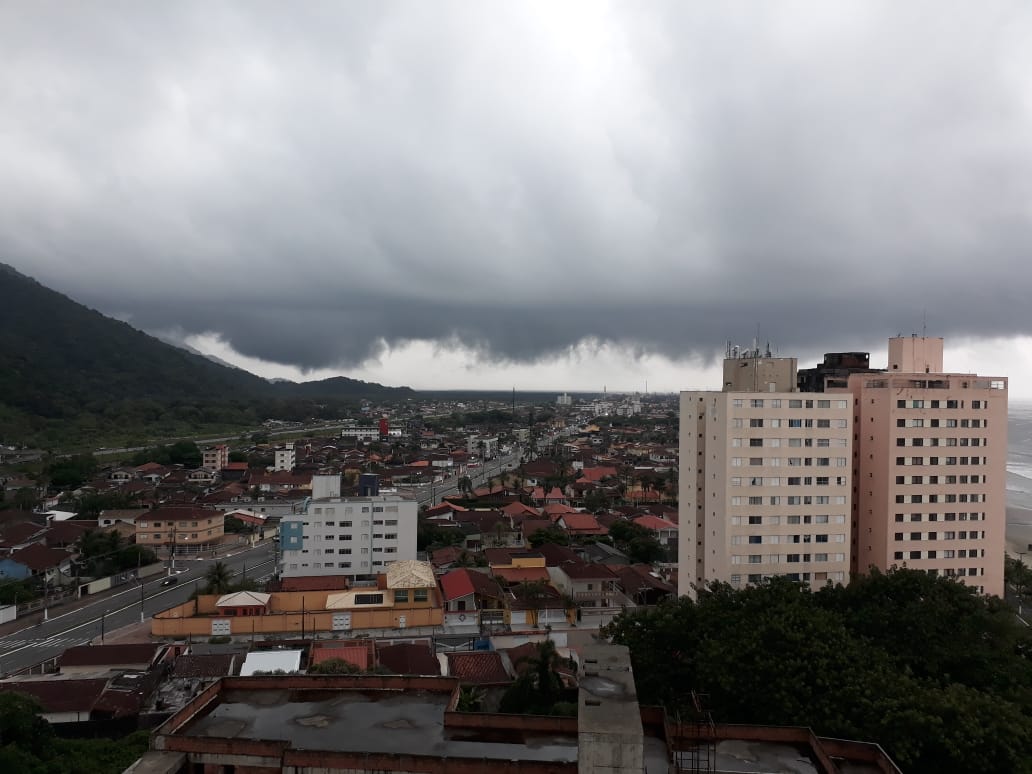 Litoral pode ter chuva forte com chegada de frente fria