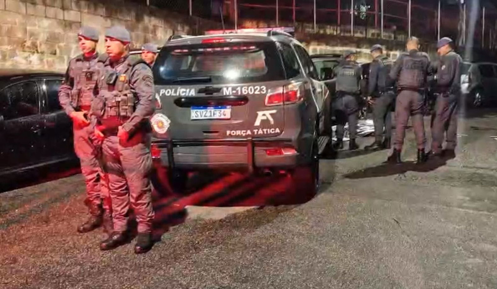 Criminoso morre e policial fica ferido após perseguição e tiroteio na Zona Sul de SP